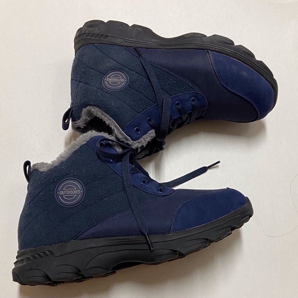 Outdoors Dark Blue Women’s Snow Boots with Gray Lining Size 41.5